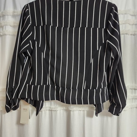 BNWT Black & white cropped blazer.. Final Price. - Picture 3 of 8